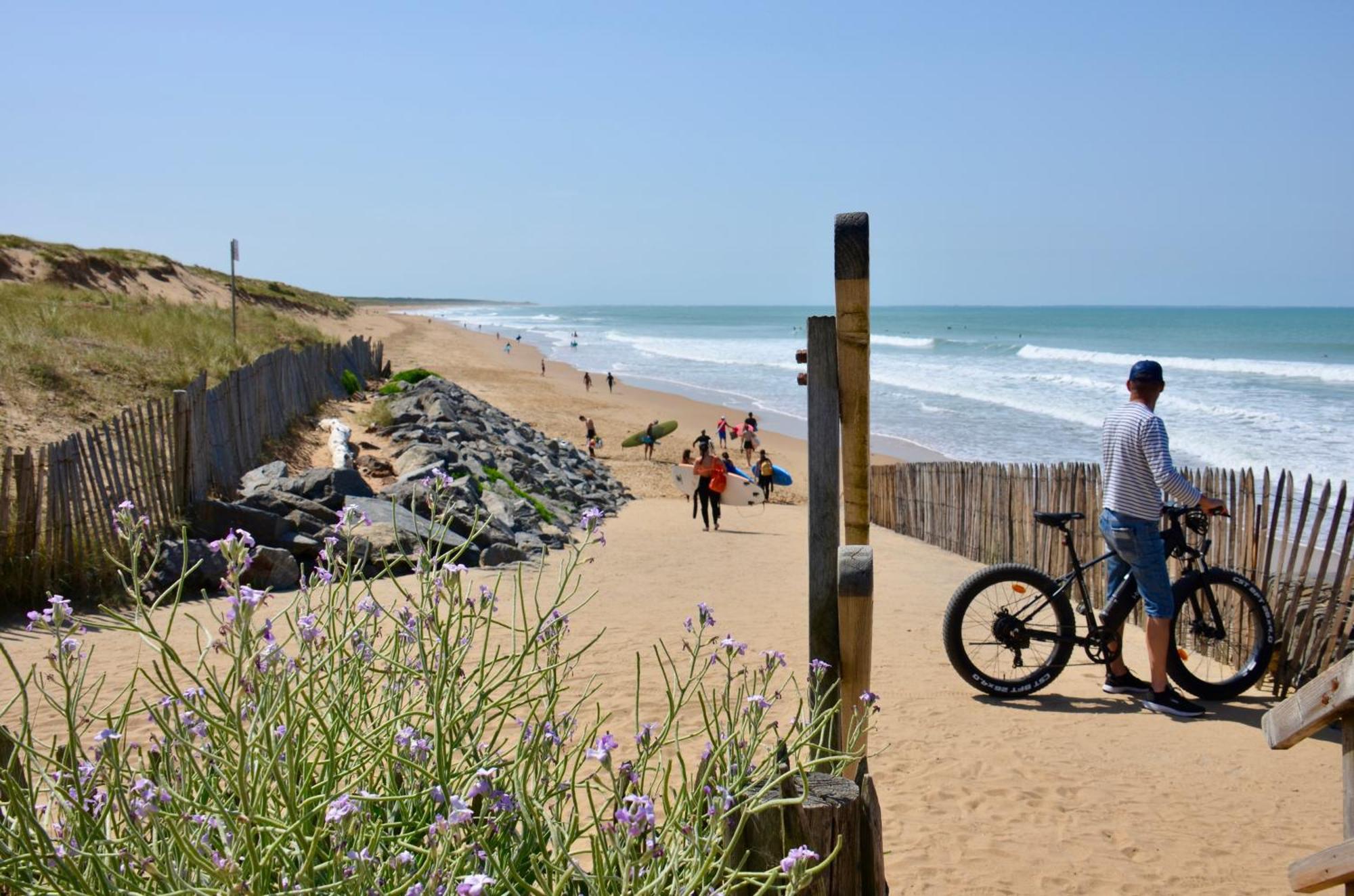 Camping Le Clos Des Pins Longeville-sur-Mer Esterno foto